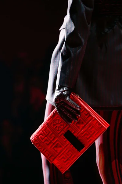 Look 19